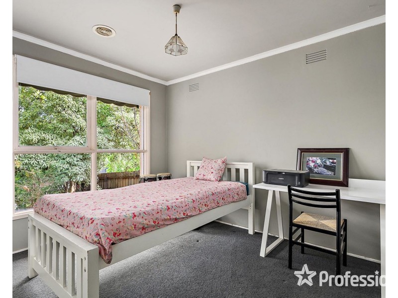 15 Dryden Concourse, Mooroolbark VIC 3138