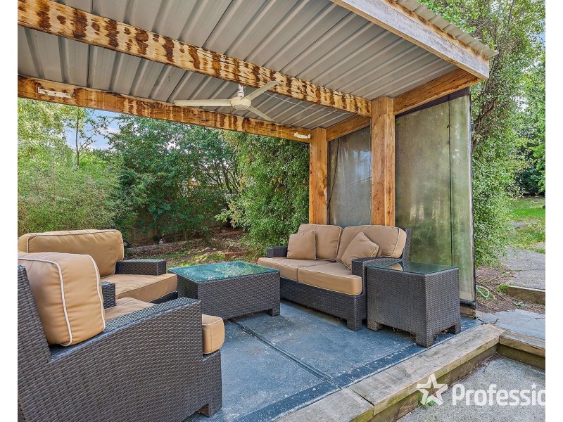 15 Dryden Concourse, Mooroolbark VIC 3138