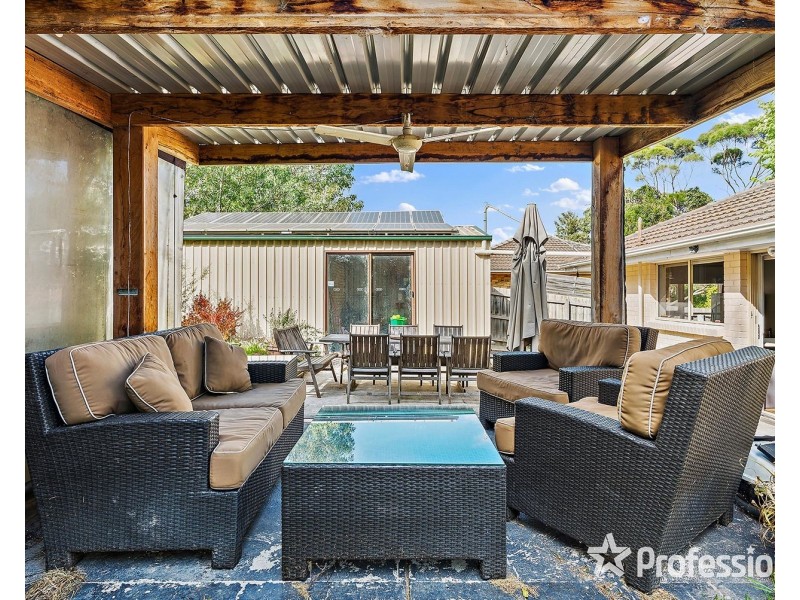 15 Dryden Concourse, Mooroolbark VIC 3138