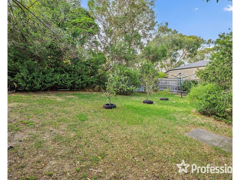 15 Dryden Concourse, Mooroolbark VIC 3138