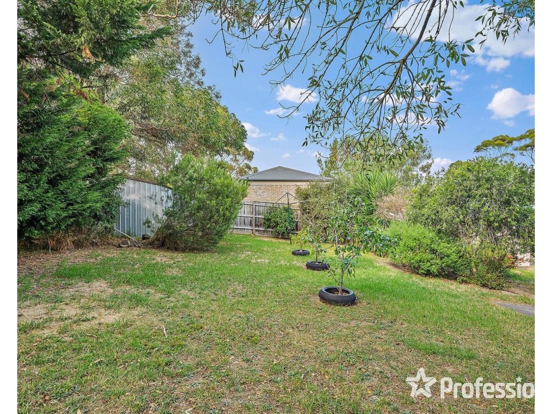 15 Dryden Concourse, Mooroolbark VIC 3138