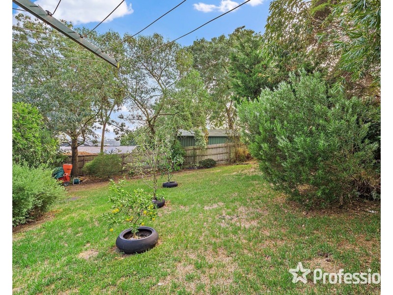 15 Dryden Concourse, Mooroolbark VIC 3138