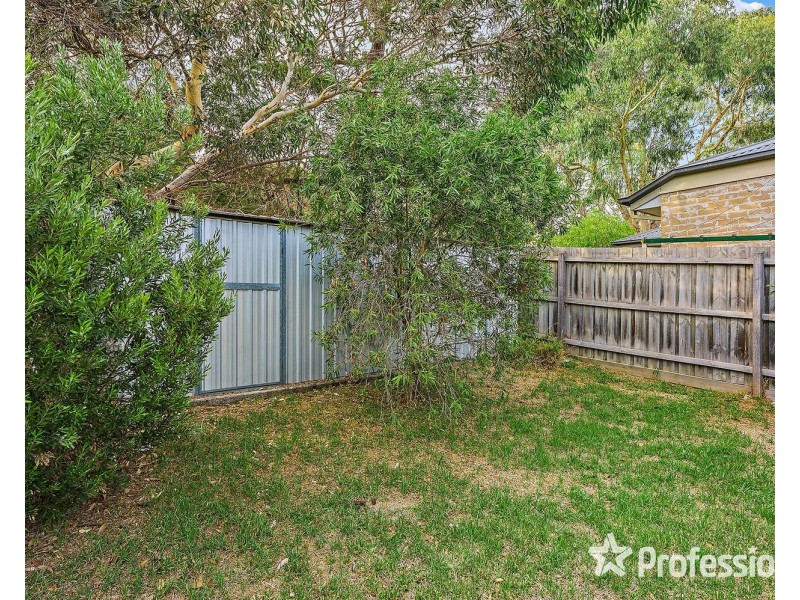 15 Dryden Concourse, Mooroolbark VIC 3138