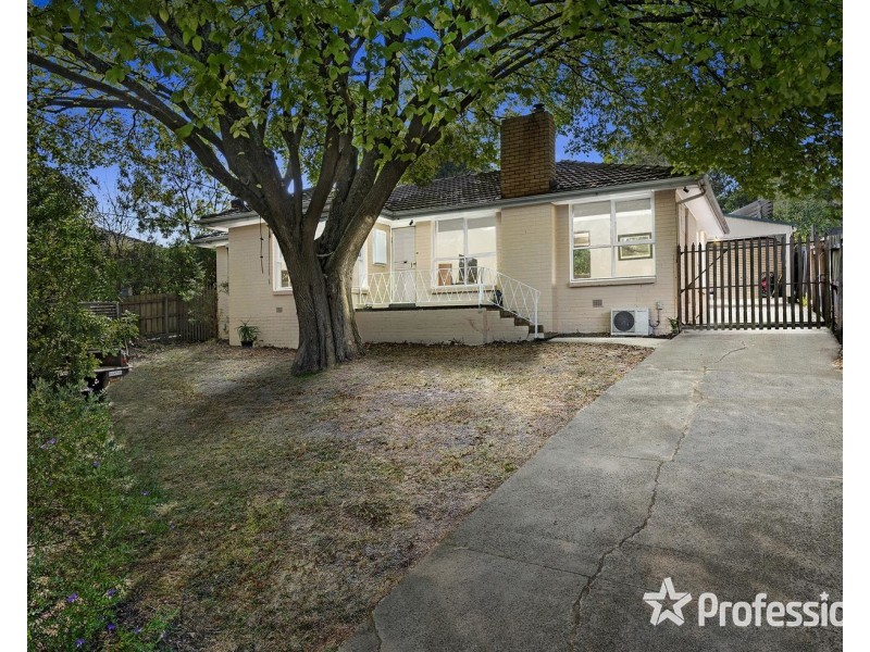 15 Dryden Concourse, Mooroolbark VIC 3138