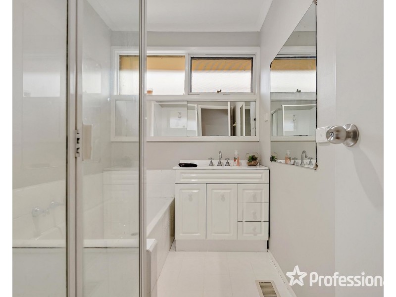 12 Poyner Avenue, Lilydale VIC 3140