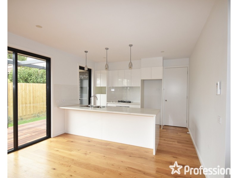 2/3 Glen Dhu Road, Kilsyth VIC 3137