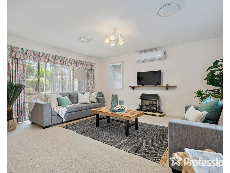 6 Breakaday Pass, Chirnside Park VIC 3116