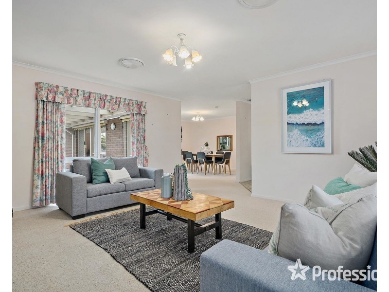 6 Breakaday Pass, Chirnside Park VIC 3116