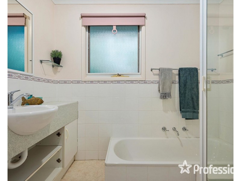 6 Breakaday Pass, Chirnside Park VIC 3116
