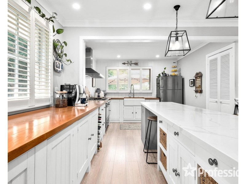 4 Buckmaster Drive, Mount Evelyn VIC 3796