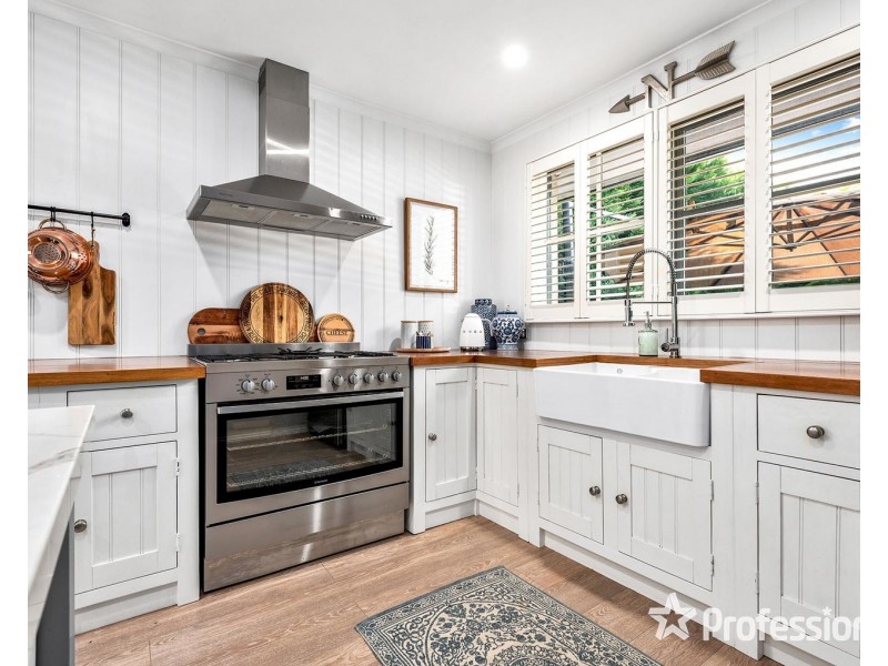 4 Buckmaster Drive, Mount Evelyn VIC 3796