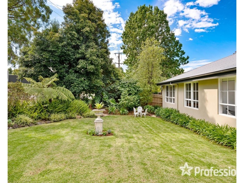 4 Buckmaster Drive, Mount Evelyn VIC 3796