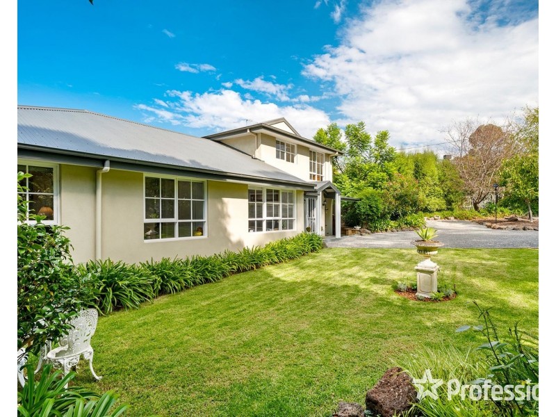 4 Buckmaster Drive, Mount Evelyn VIC 3796