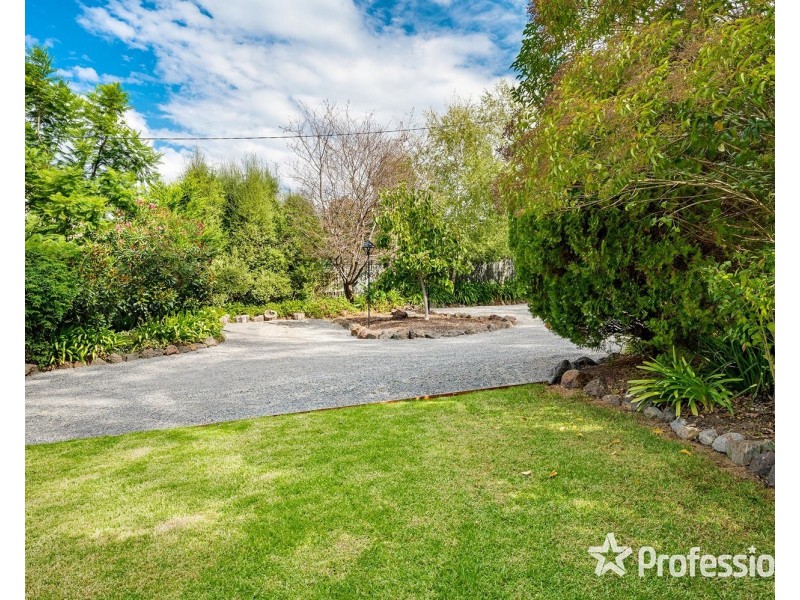 4 Buckmaster Drive, Mount Evelyn VIC 3796