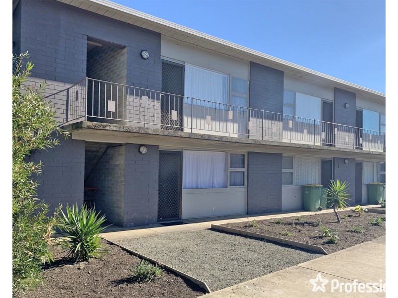 1/8-10 Mount View Parade, Mooroolbark VIC 3138