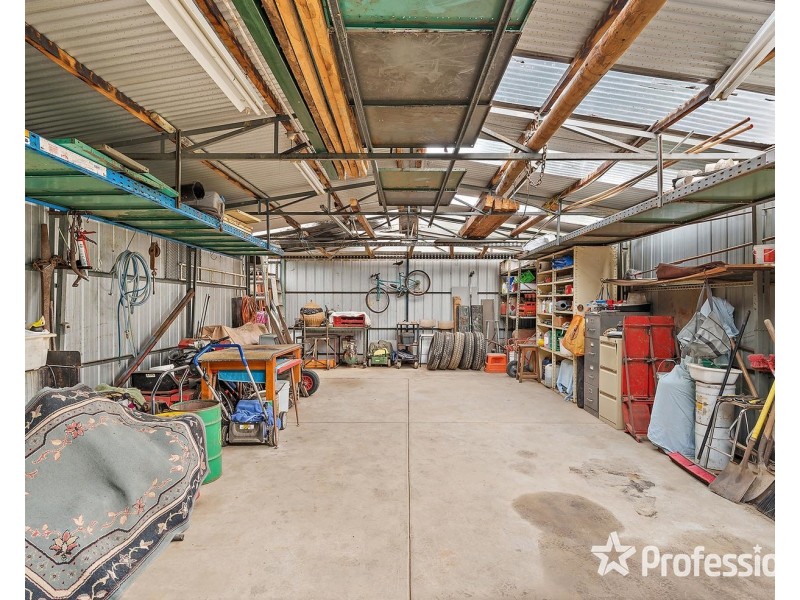 4 The Avenue, Montrose VIC 3765