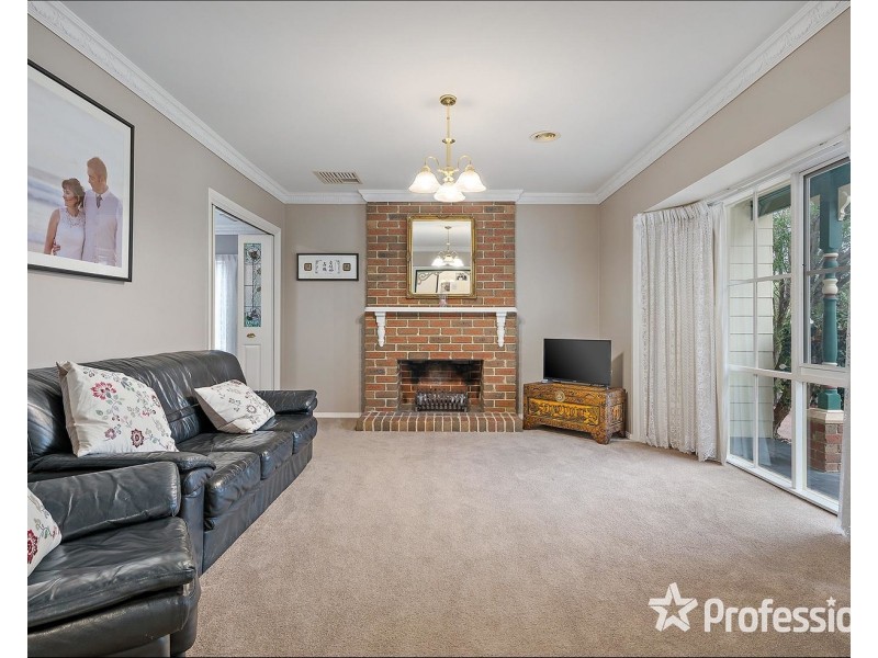 2 Bransdale Close, Mooroolbark VIC 3138