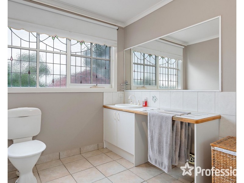 2 Bransdale Close, Mooroolbark VIC 3138