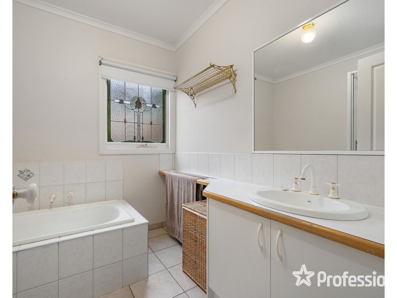 2 Bransdale Close, Mooroolbark VIC 3138