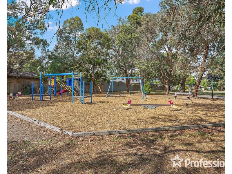 59 Landstrom Quadrant, Kilsyth VIC 3137