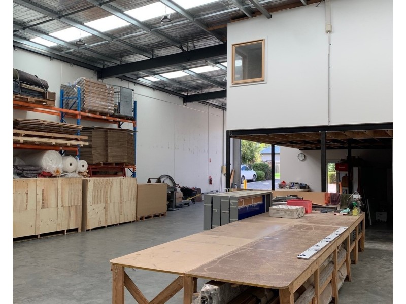 1/2 Shelley Avenue, Kilsyth VIC 3137