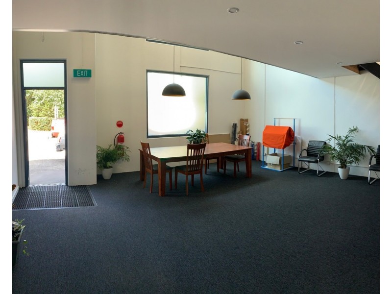 1/2 Shelley Avenue, Kilsyth VIC 3137