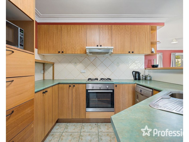 42 Daymar Drive, Mooroolbark VIC 3138