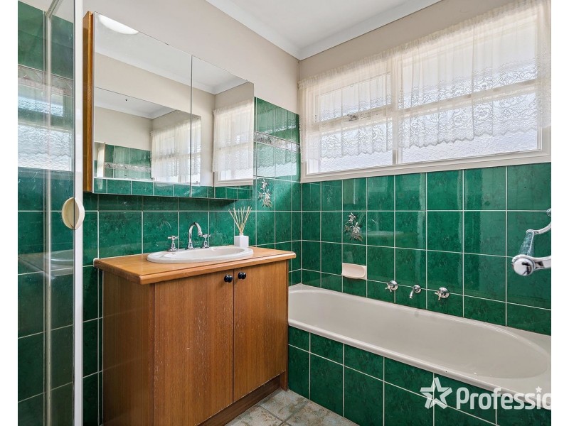42 Daymar Drive, Mooroolbark VIC 3138