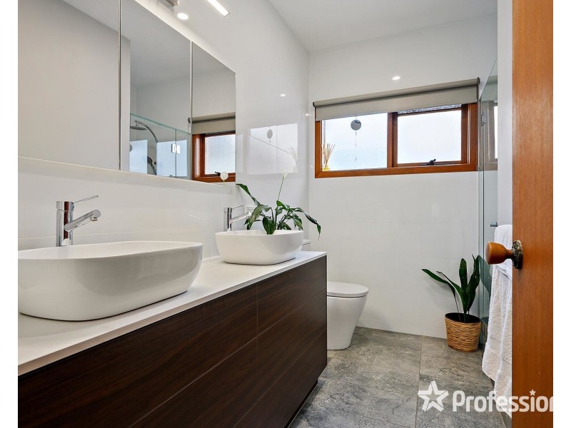 5 Tasman Court, Montrose VIC 3765