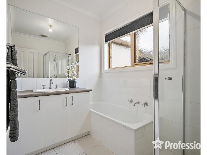3 Saxon Drive, Mooroolbark VIC 3138