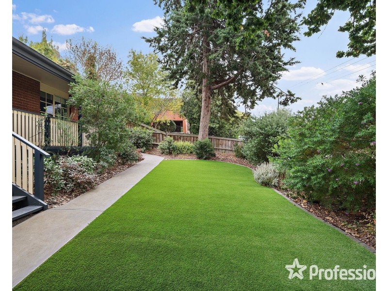 10 Stuart Road, Lilydale VIC 3140