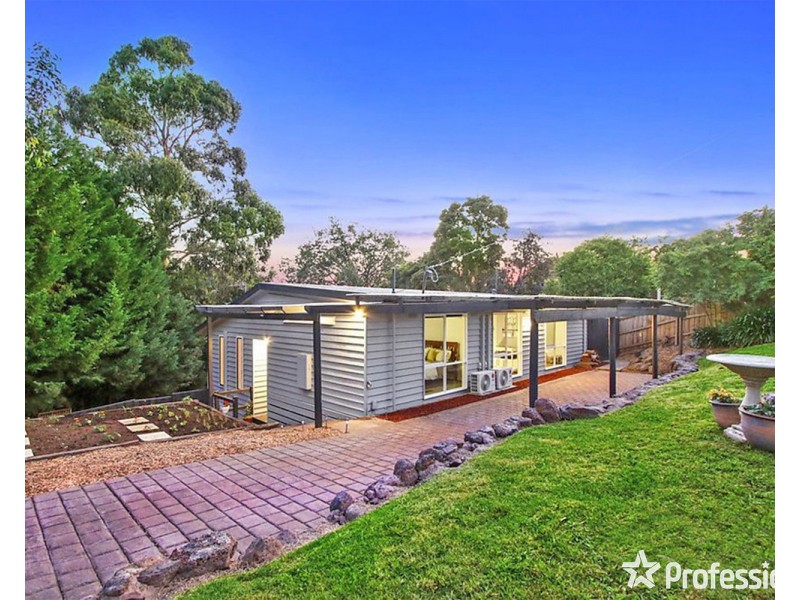 4 Baradine Road, Mooroolbark VIC 3138