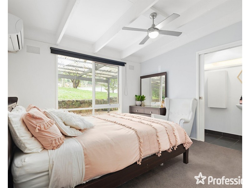 4 Baradine Road, Mooroolbark VIC 3138