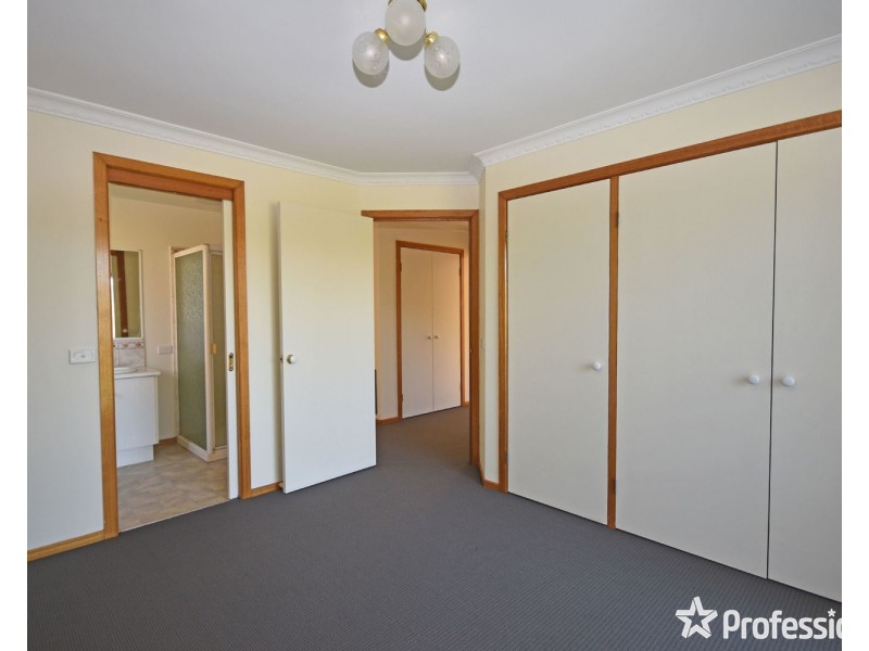 1/27 Winyard Drive, Mooroolbark VIC 3138