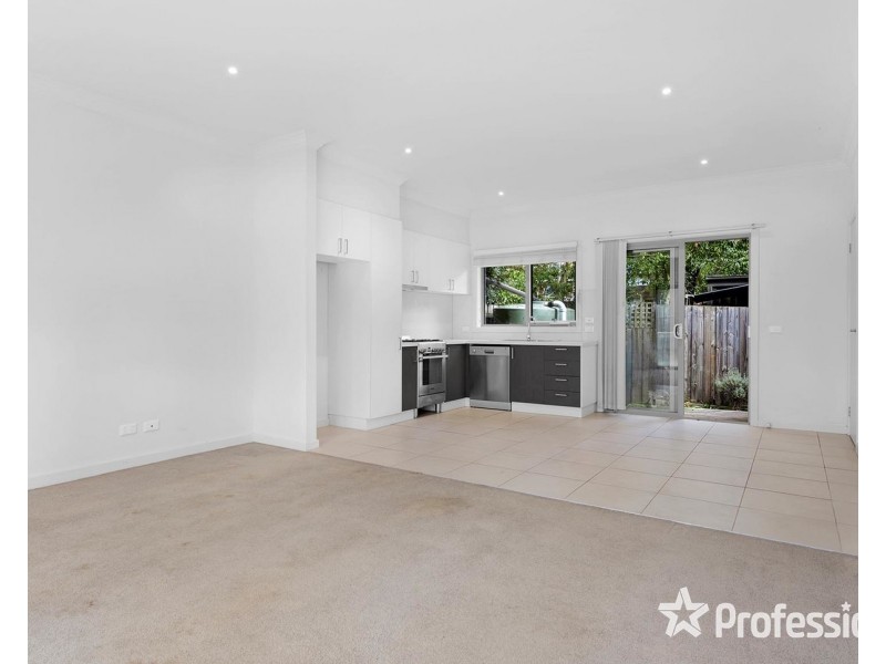 8 Adriana Close, Mooroolbark VIC 3138