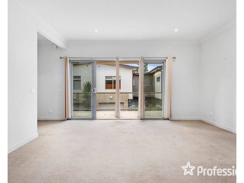8 Adriana Close, Mooroolbark VIC 3138
