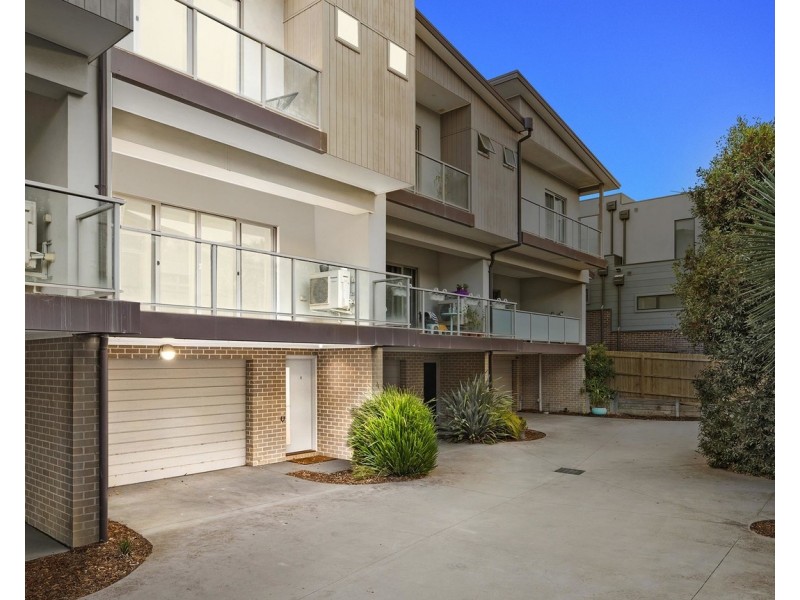 8 Adriana Close, Mooroolbark VIC 3138