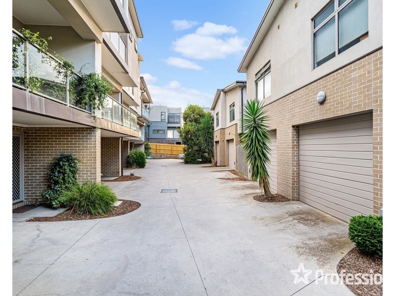 8 Adriana Close, Mooroolbark VIC 3138