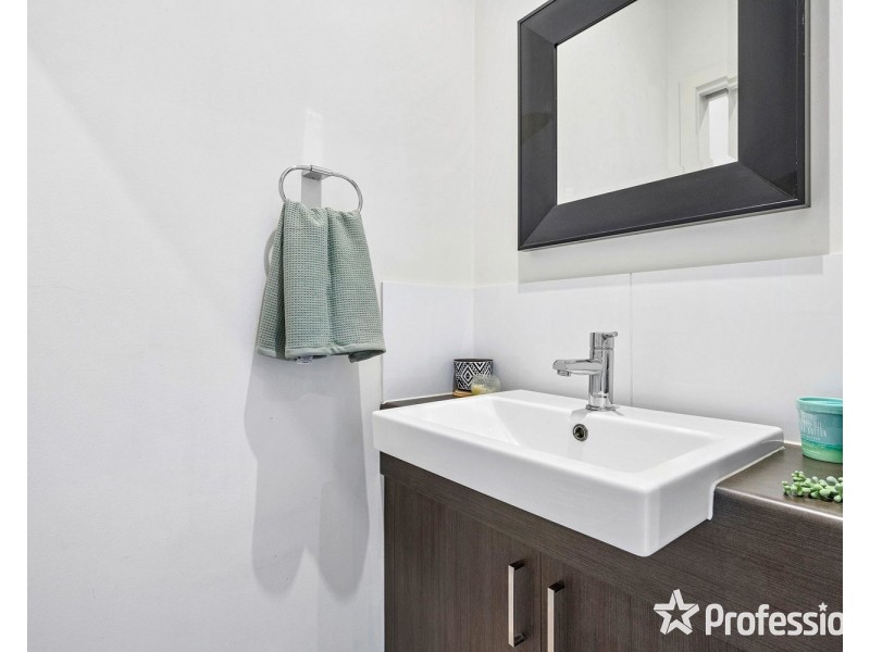 8 Adriana Close, Mooroolbark VIC 3138