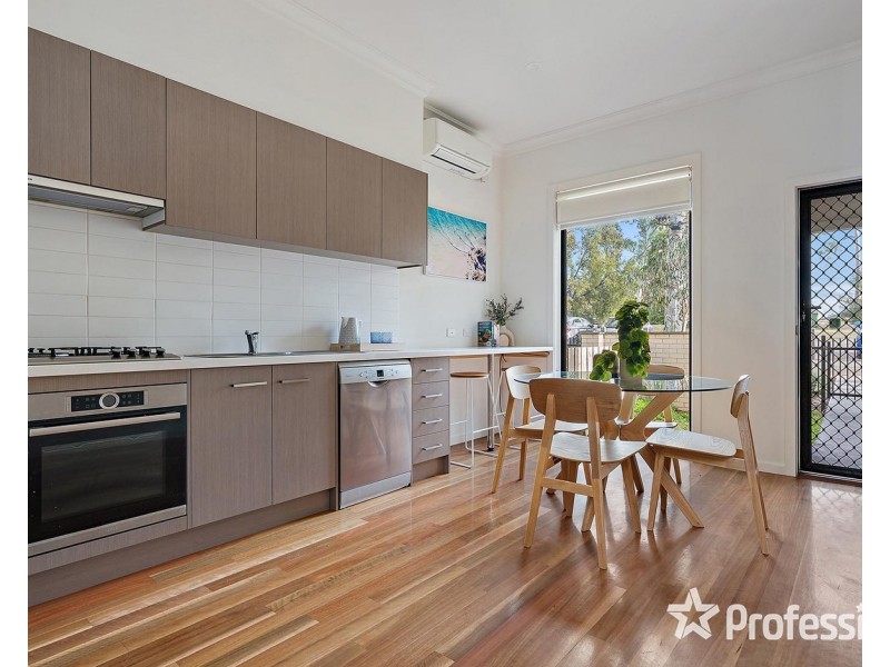 35 Cambridge Road, Mooroolbark VIC 3138