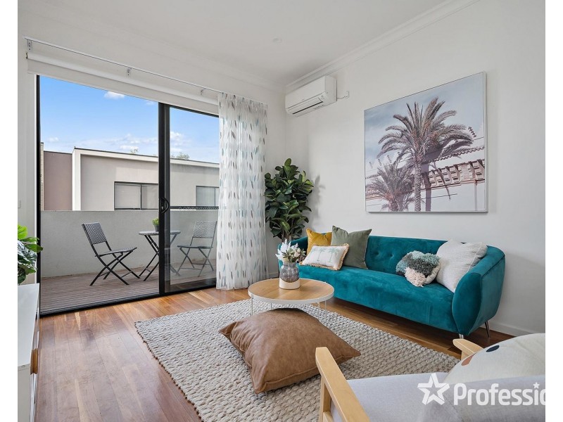 35 Cambridge Road, Mooroolbark VIC 3138