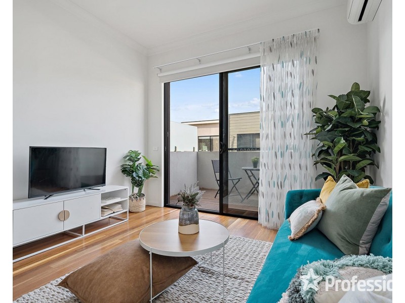 35 Cambridge Road, Mooroolbark VIC 3138