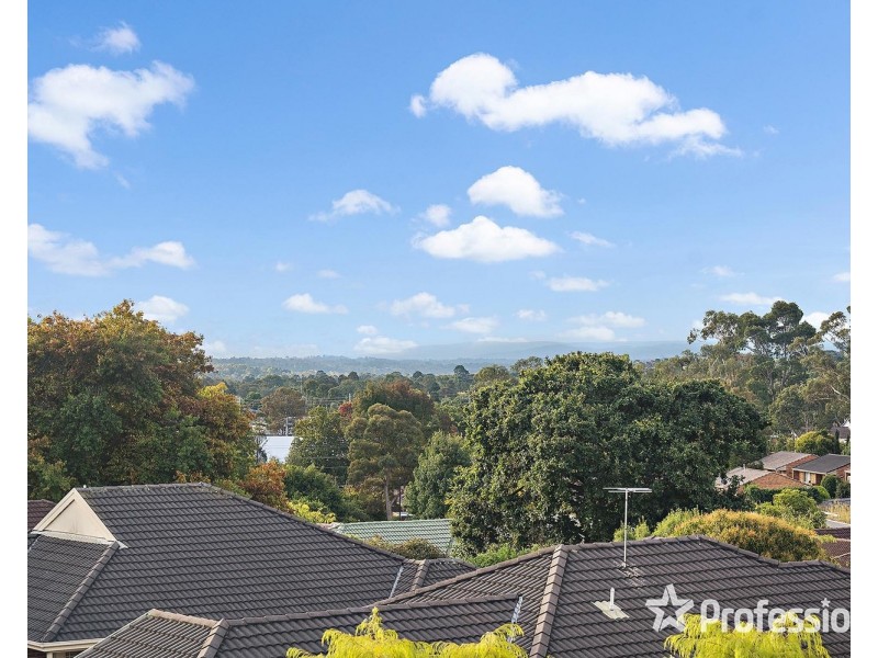 35 Cambridge Road, Mooroolbark VIC 3138