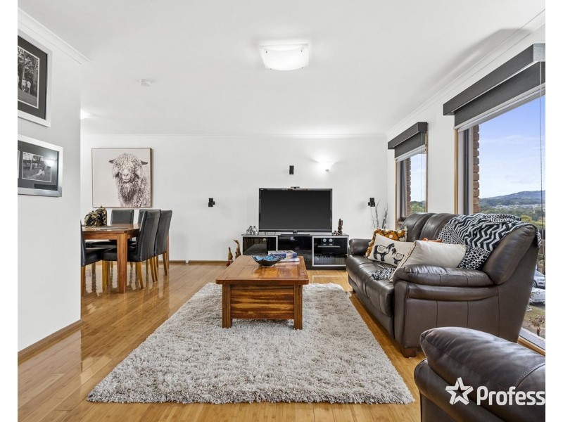 33 Wainewright Avenue, Mooroolbark VIC 3138