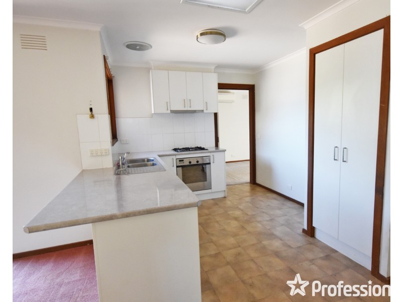 50 Churchill Drive, Mooroolbark VIC 3138