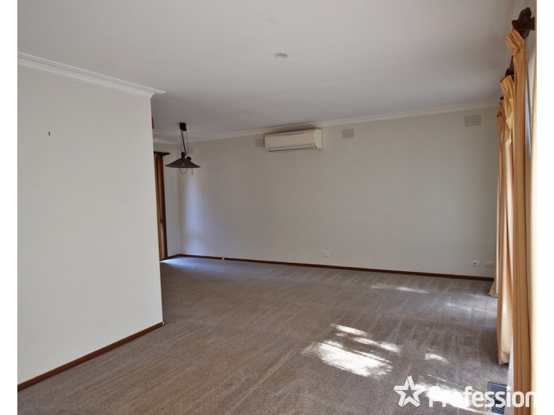 50 Churchill Drive, Mooroolbark VIC 3138