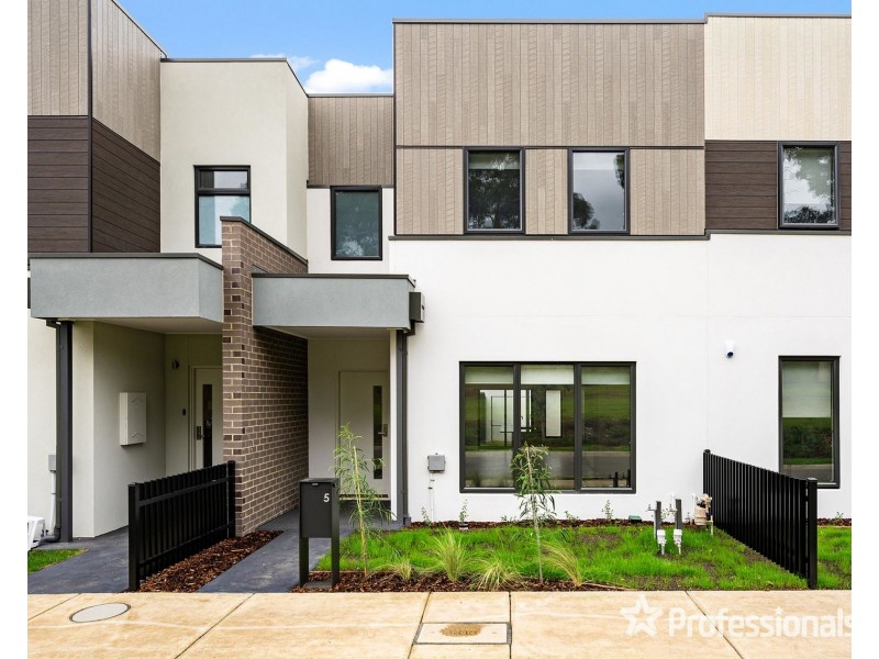 5 Thompson Crescent, Chirnside Park VIC 3116