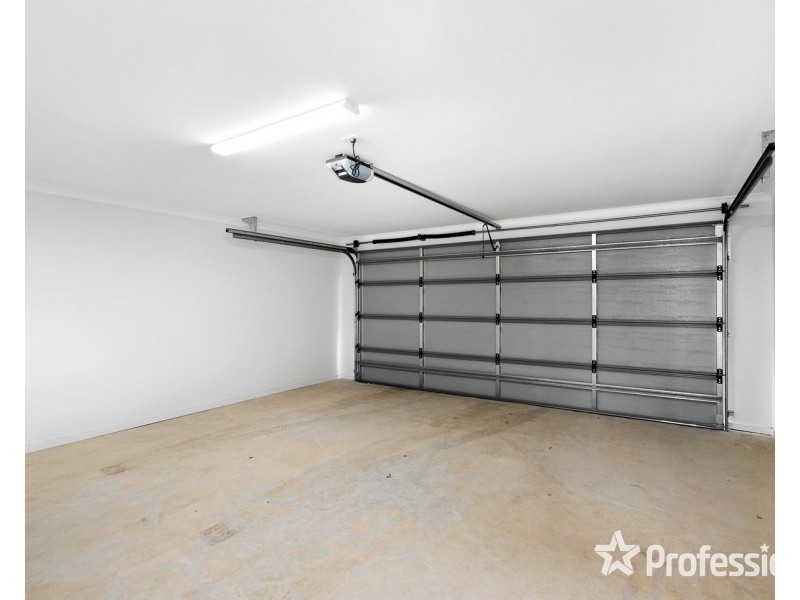 5 Thompson Crescent, Chirnside Park VIC 3116