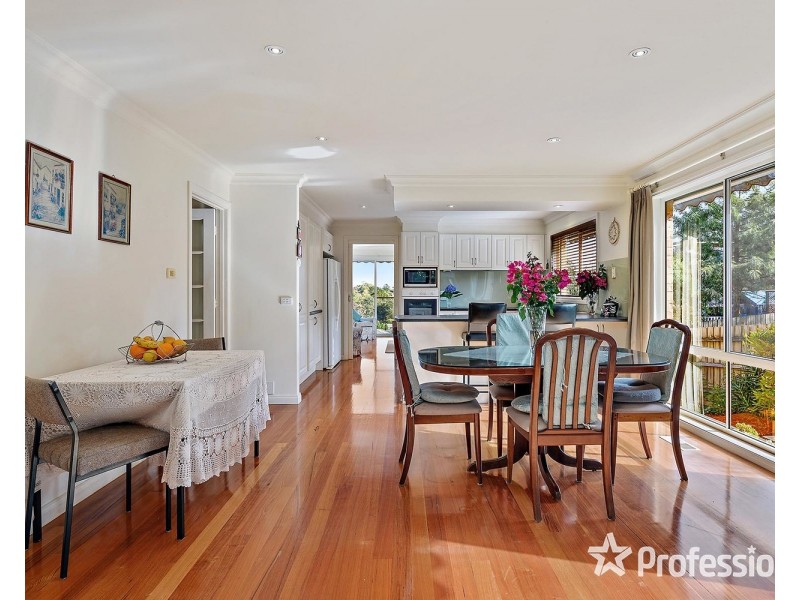 6 Kylie Close, Mooroolbark VIC 3138