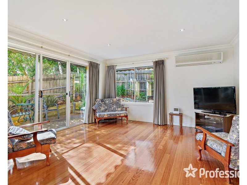 6 Kylie Close, Mooroolbark VIC 3138